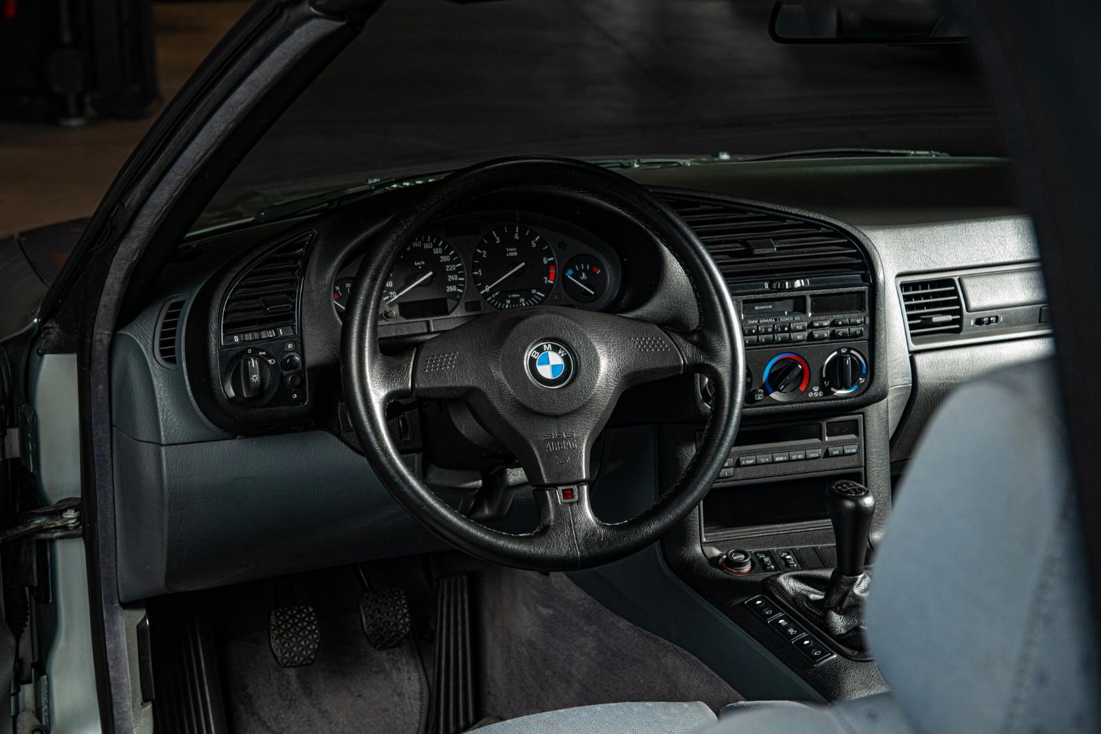BMW 325I - CONVERTIBLE - BVM - 192 CV -