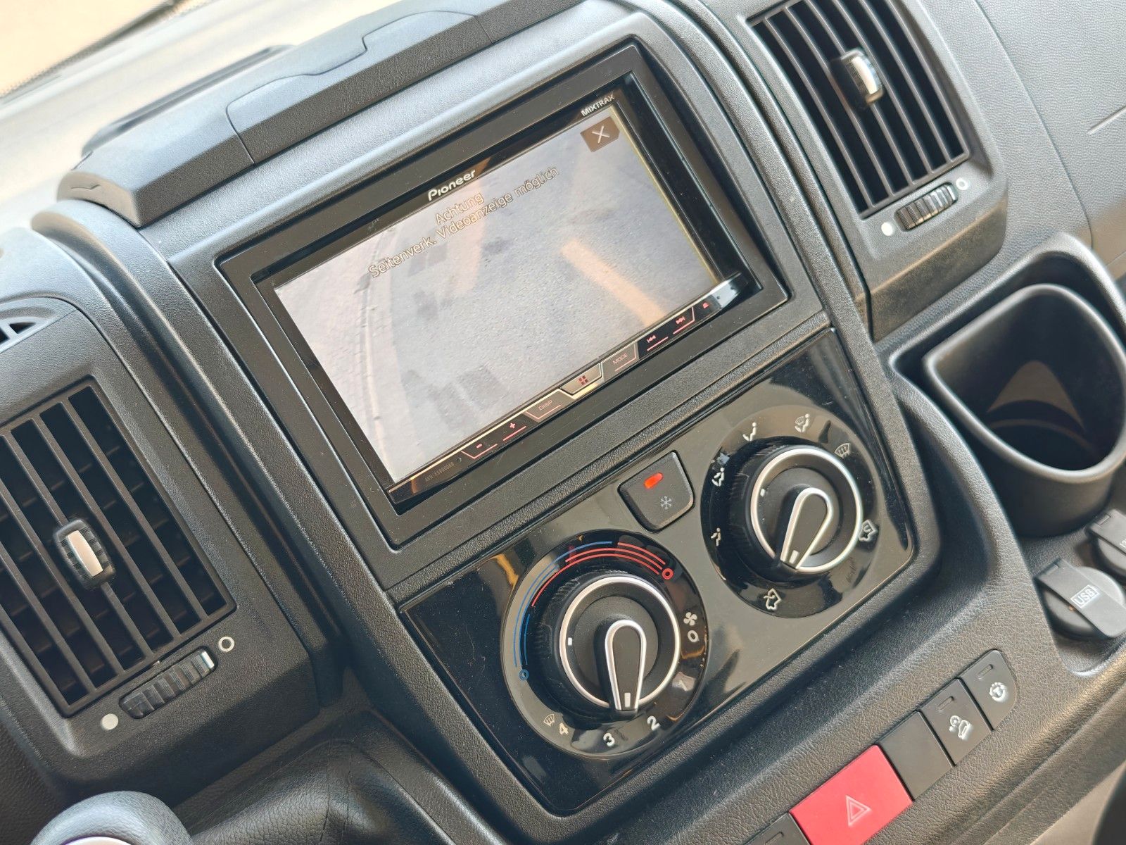Fahrzeugabbildung Bürstner Elegance I 728 G - 150PS, SAT, TV, Navi, 2x AGM