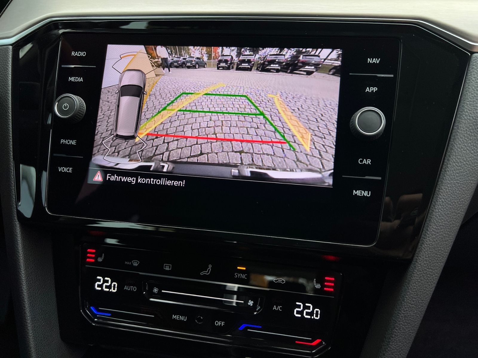 Fahrzeugabbildung Volkswagen Passat Variant Elegance 1.5 TSI DSG *LED, Digita