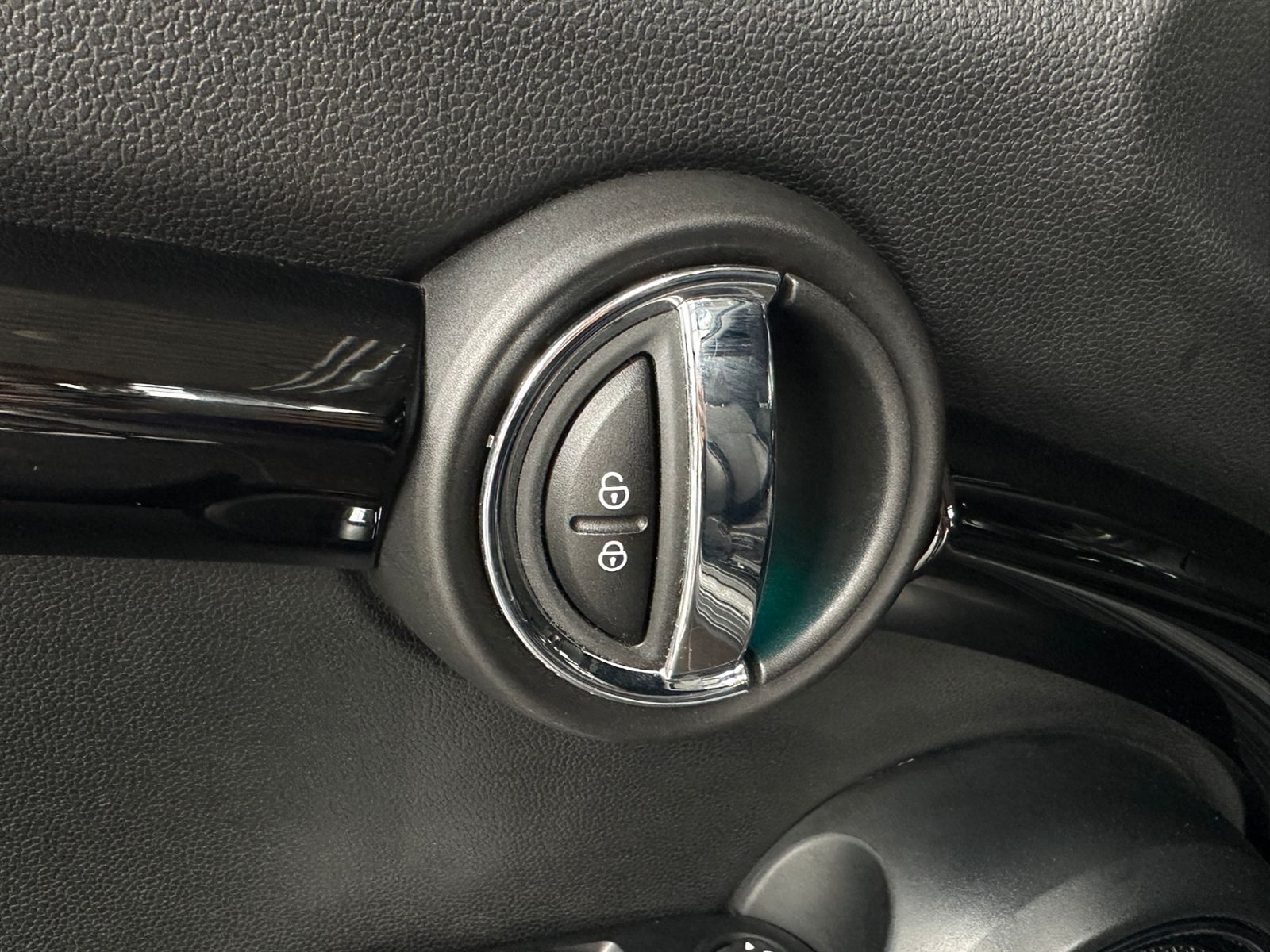 Fahrzeugabbildung MINI Cooper S Cabrio Chili LED NAVI ALU
