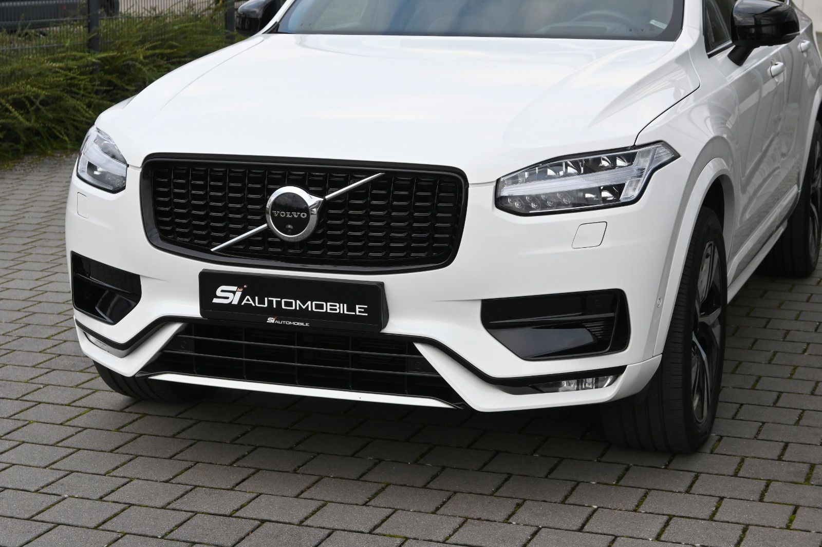 Fahrzeugabbildung Volvo XC90 B5 D AWD R-Design °ACC°AHK°PANO°STANDHEIZ°