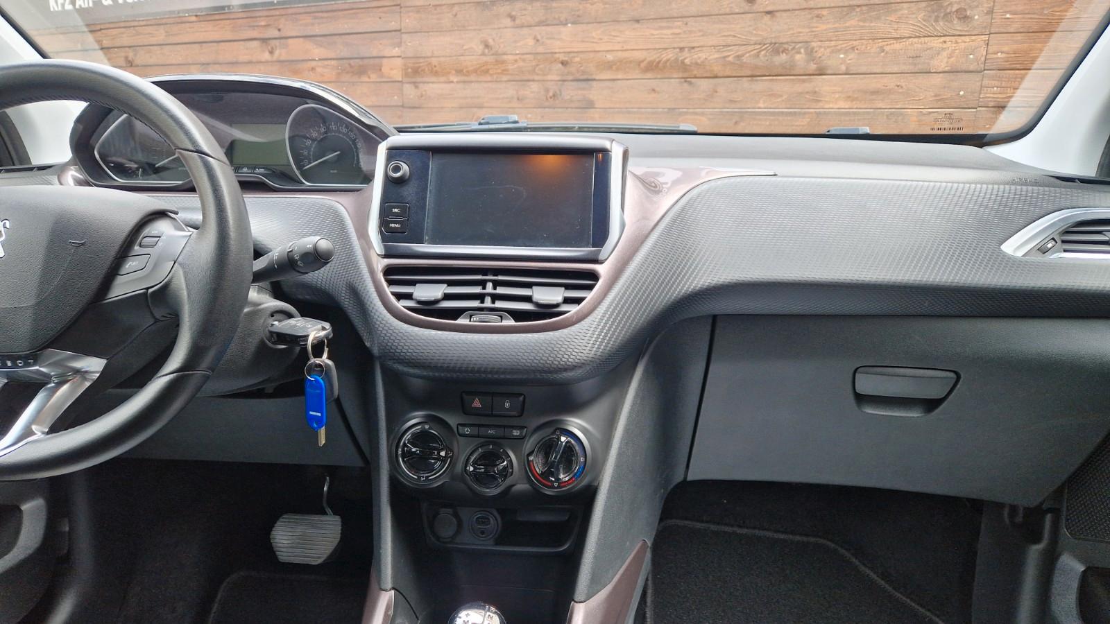 Peugeot 2008 Automatik, Start-Stop, PDC, SHZ, Tempomat