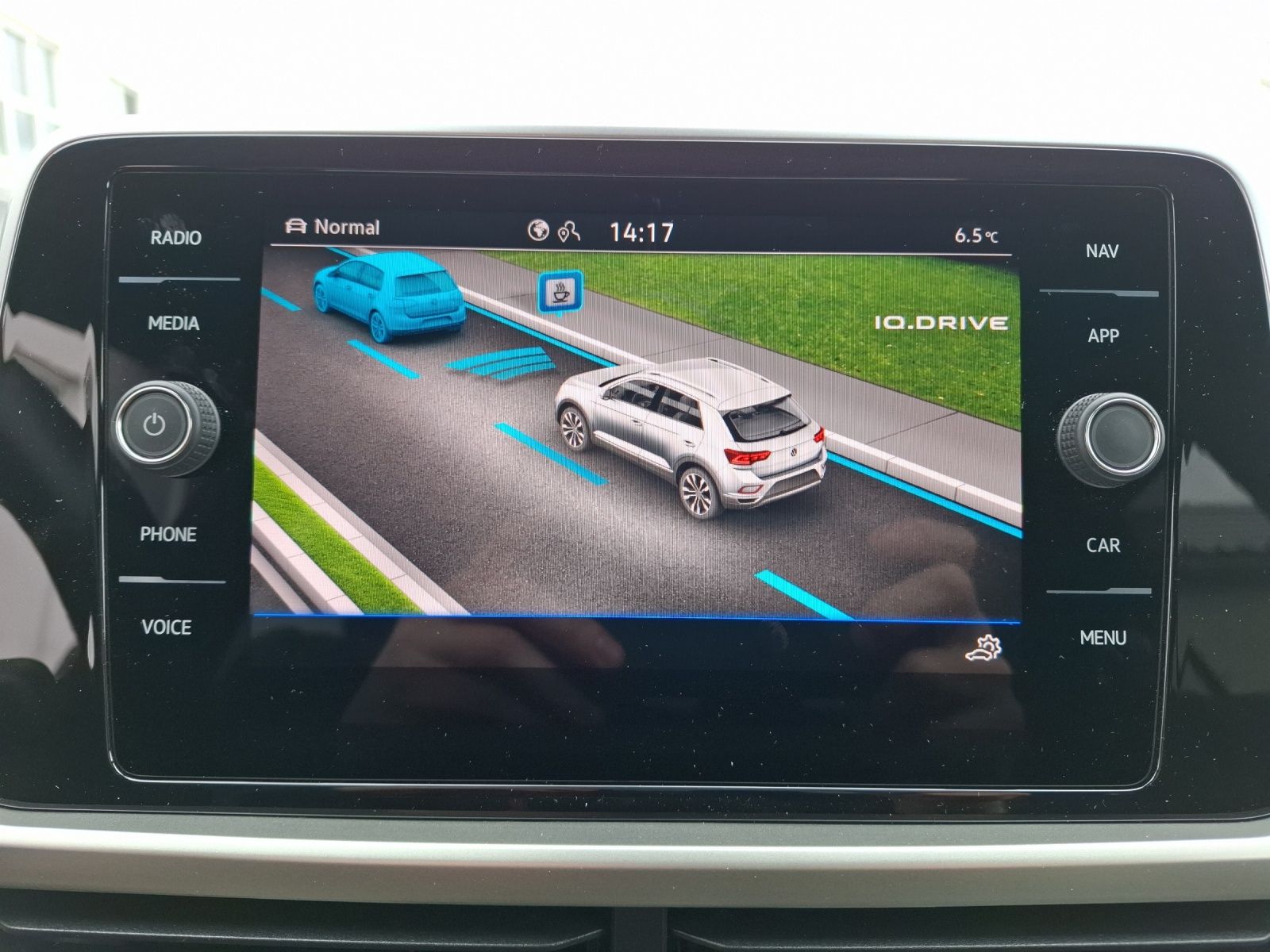 Fahrzeugabbildung Volkswagen T-Roc Move Matrix Navi AID ACC RFK SH LM