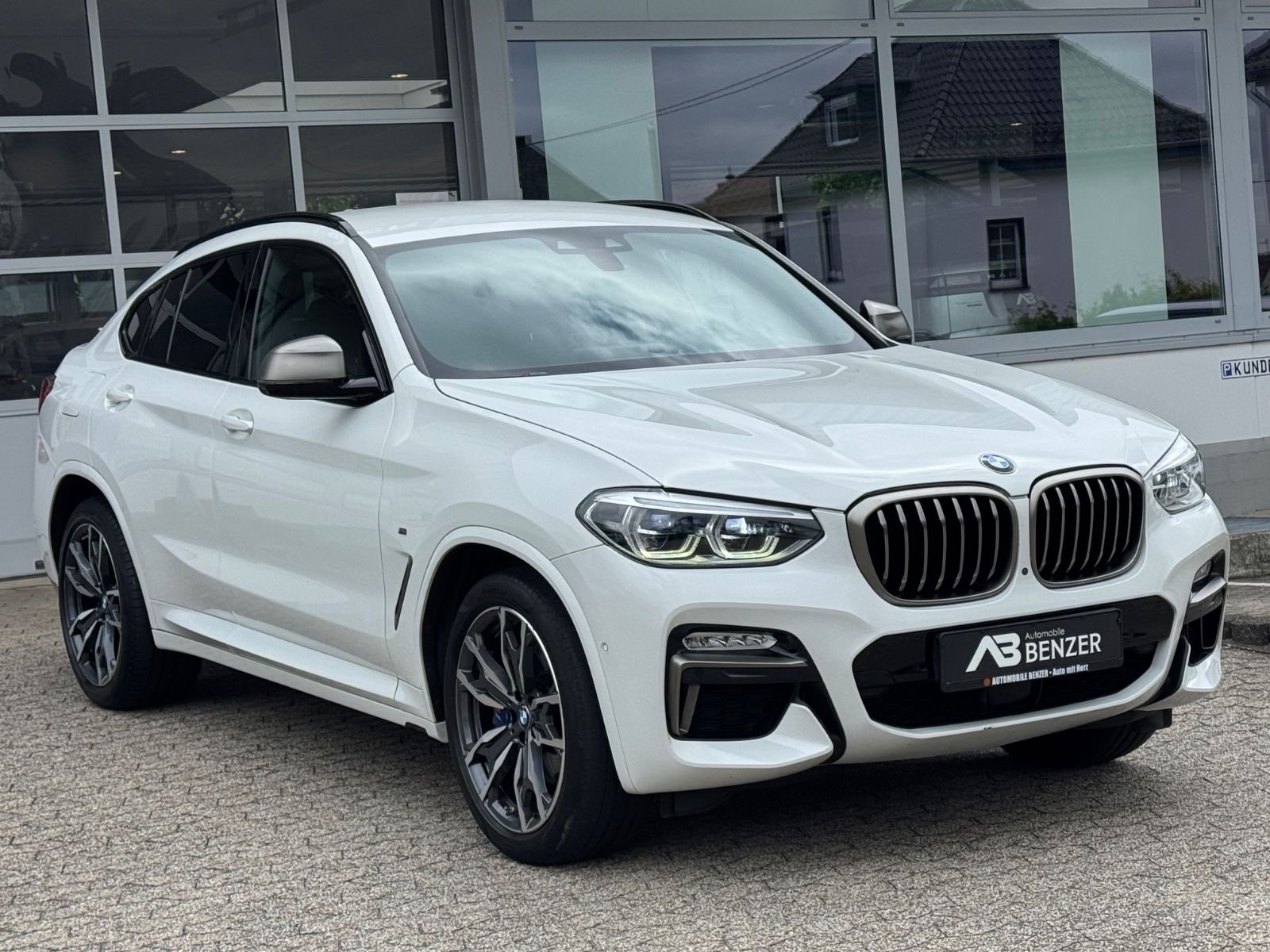 Fahrzeugabbildung BMW X4 M40/ACC/LED/AHK/Leder/HUD/Ambiente/360°Cam/