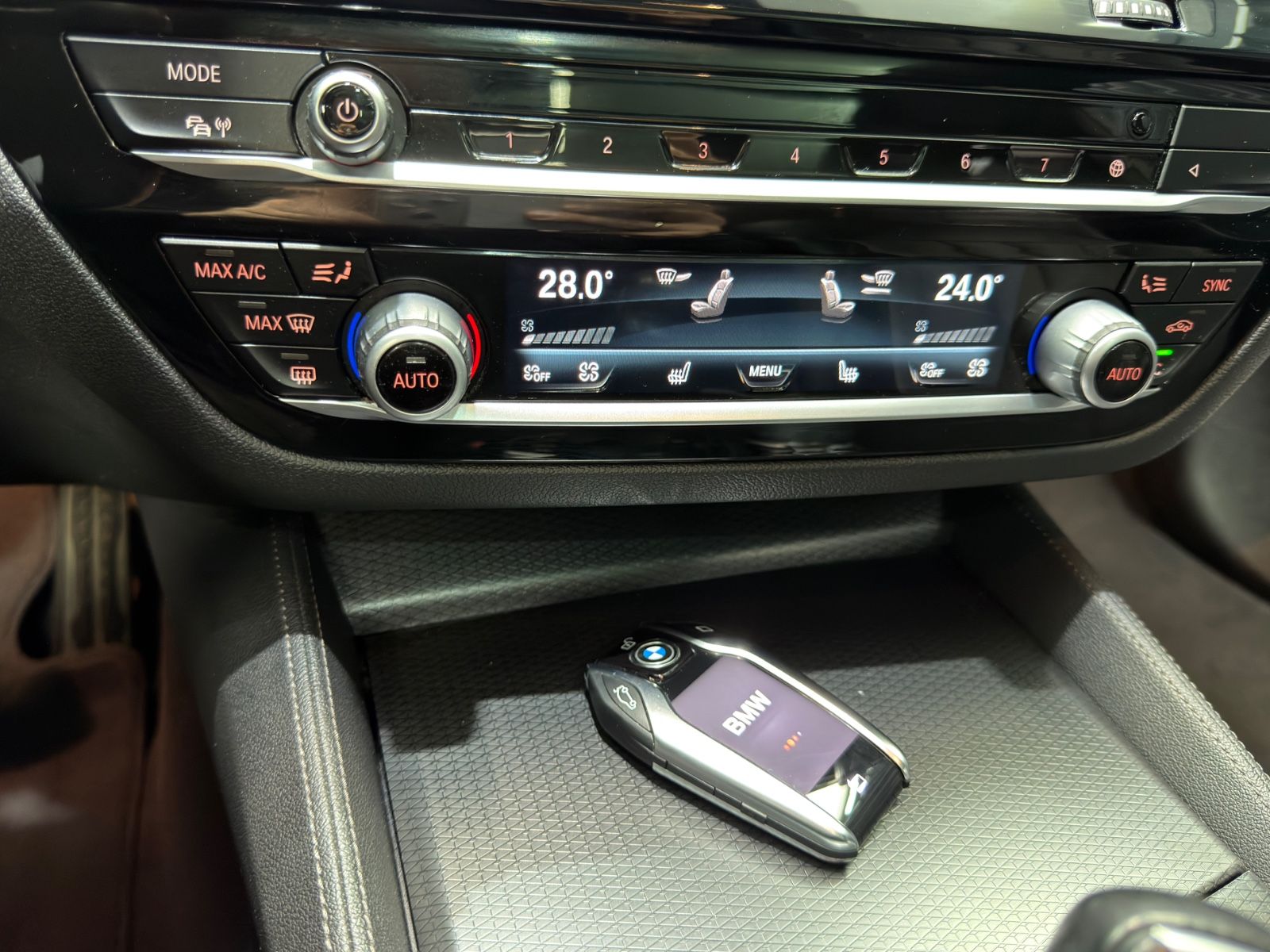 Fahrzeugabbildung BMW 540d xDrive M Sport|LASER|PANO|20"|AHK|ACC|VOLL