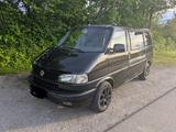 Volkswagen T4 Caravelle 2,5-l-Diesel TDI 75kW Automatik... - schwarze Volkswagen T4 Caravelle