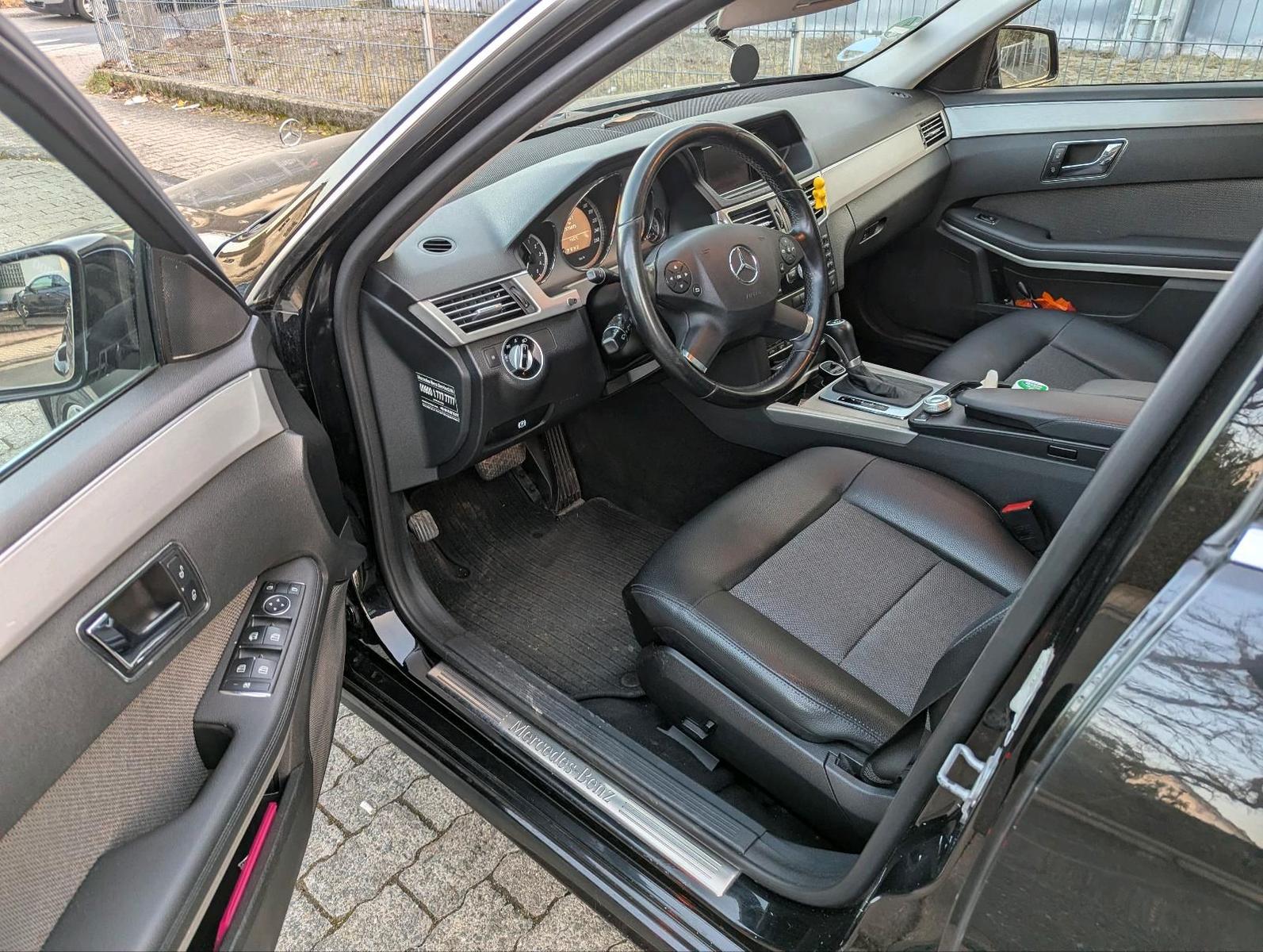 Mercedes-Benz E220 2010 — photo 8