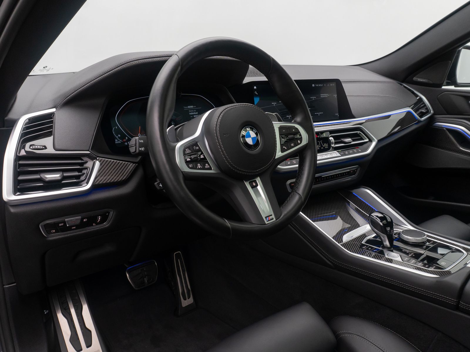 Fahrzeugabbildung BMW X6 xD30d M Sport 360&deg; HUD DAB SkyLounge H/K 21"