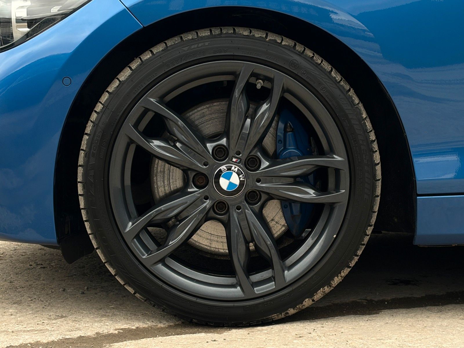 Fahrzeugabbildung BMW M140i xDr. Special Edition Schiebed. H&K LHZ CAM