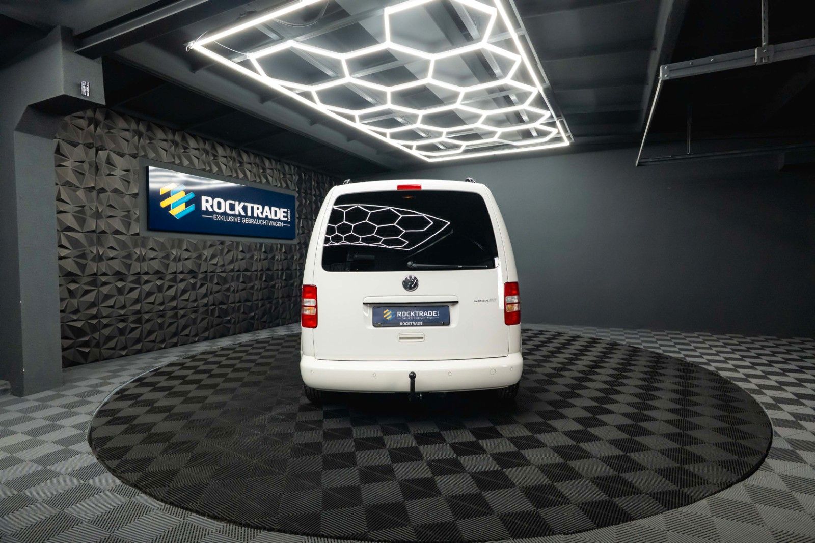 Fahrzeugabbildung Volkswagen Caddy 1.6 TDI DSG Edition 30 Sport | Alcantara