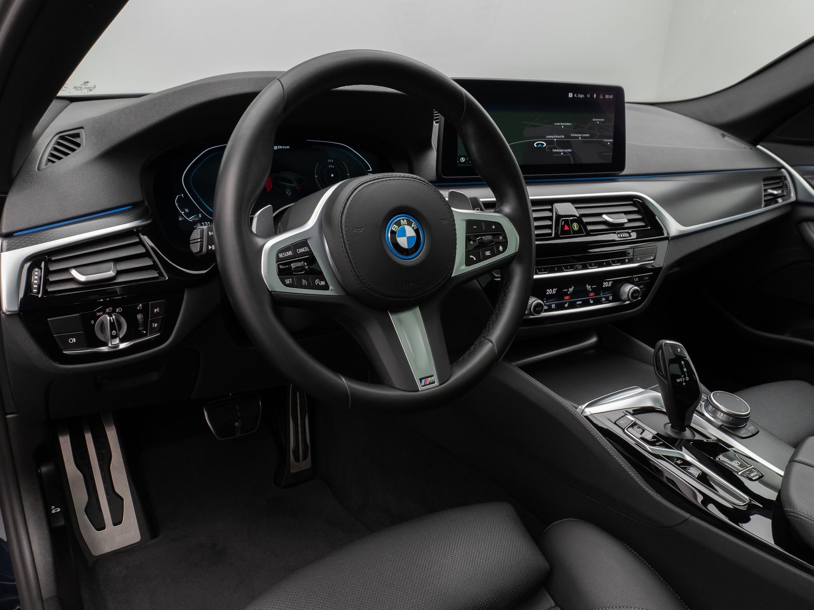 Fahrzeugabbildung BMW 530e M Sport Panorama Kamera DAB HiFi Alarm LED
