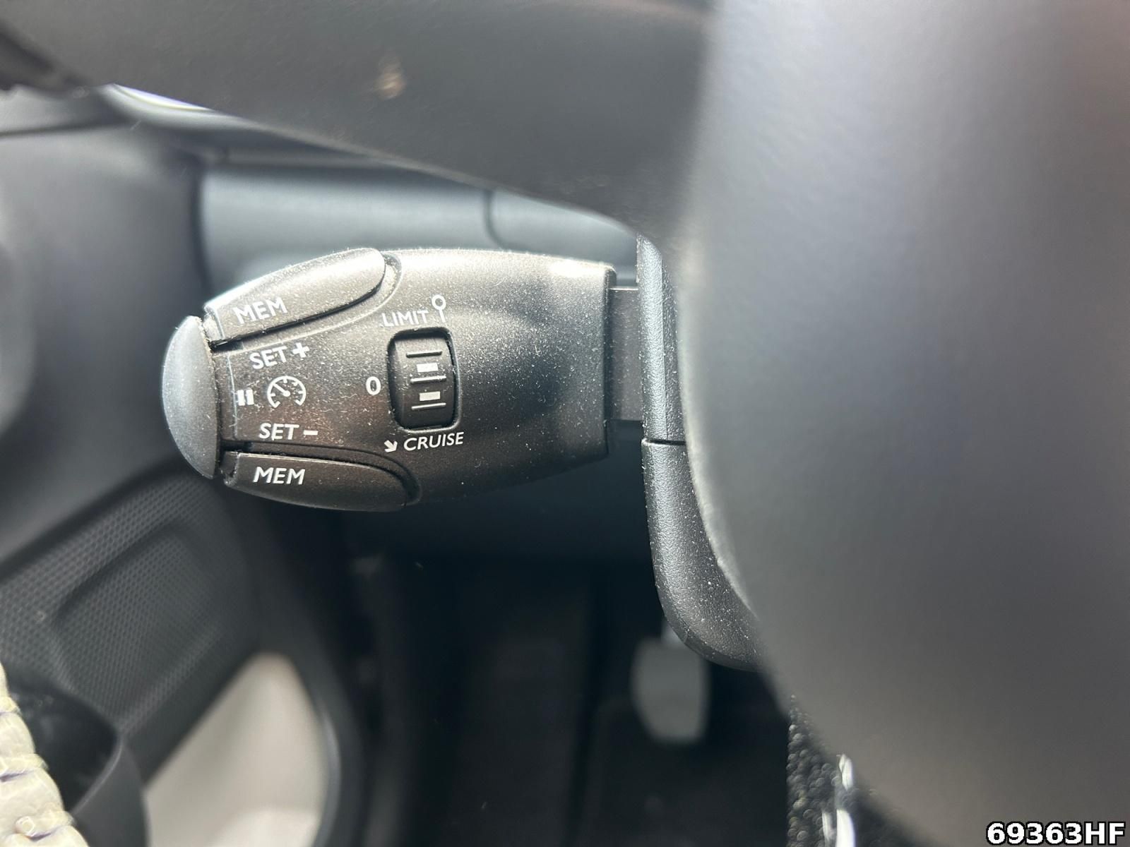 Fahrzeugabbildung Citroën C3 1.2 PureTech 110 Shine S&S *SHZ*NAVI*PDC