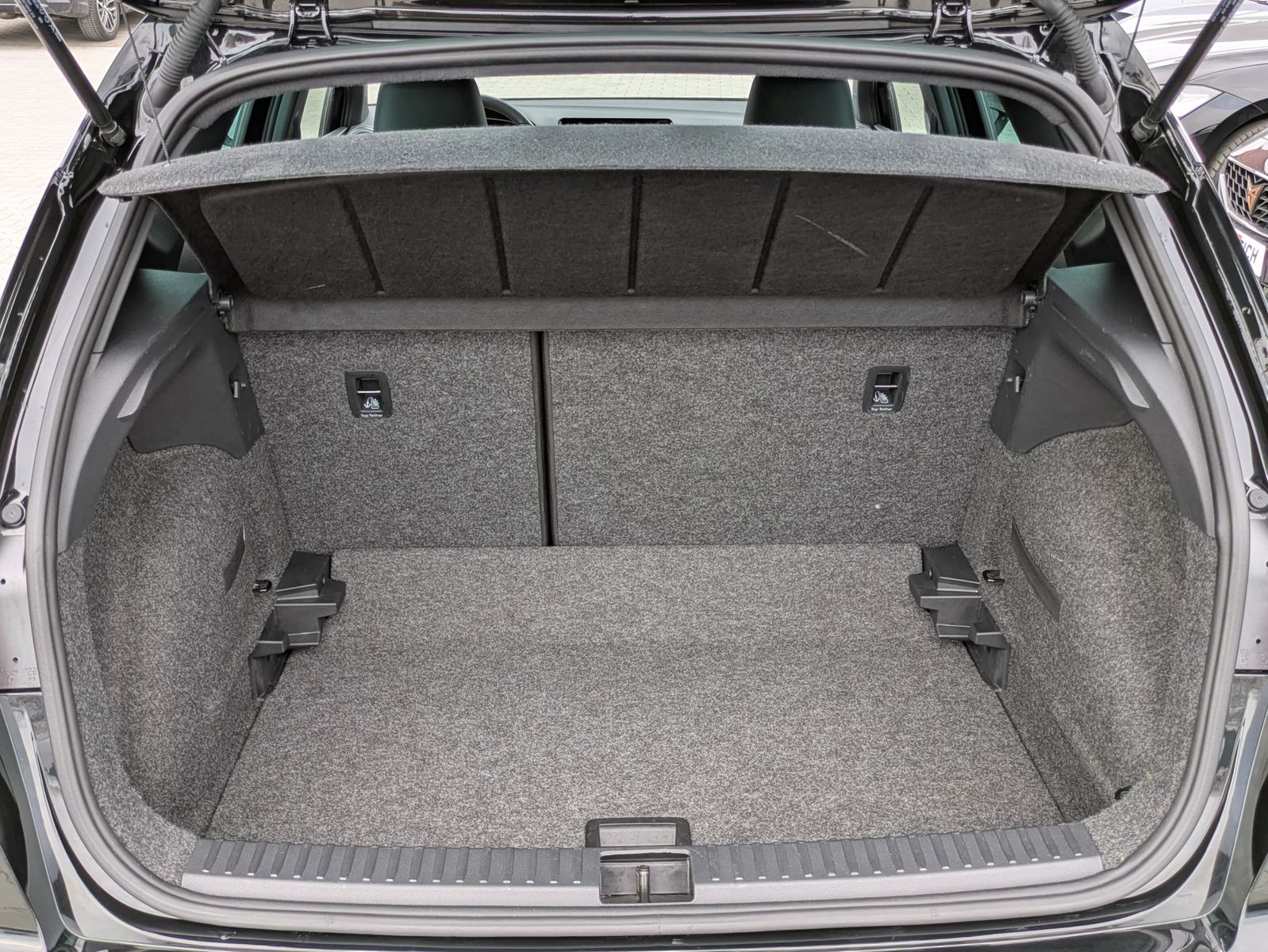 Fahrzeugabbildung SEAT Arona 1.5 TSI FR DSG AHK*ACC*LED*APP*DAB*KAMERA