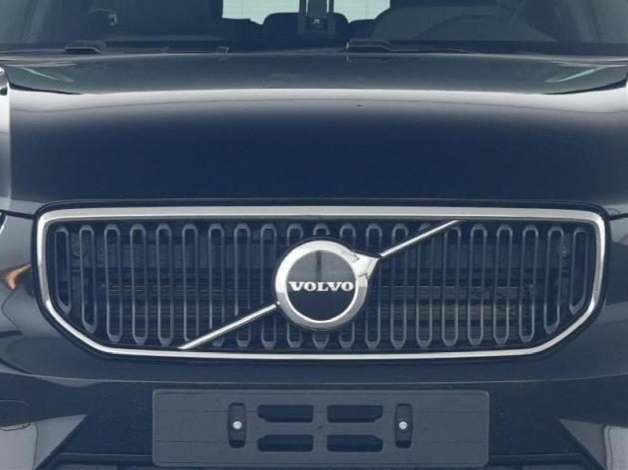 Fahrzeugabbildung Volvo XC40 B3 Benzin Core 2WD