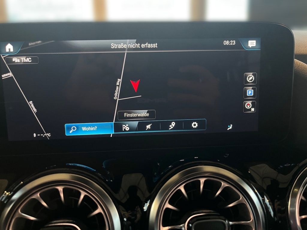 Fahrzeugabbildung Mercedes-Benz GLA 200 AMG AHK Pano Totwi. Sport LED Burm. Navi