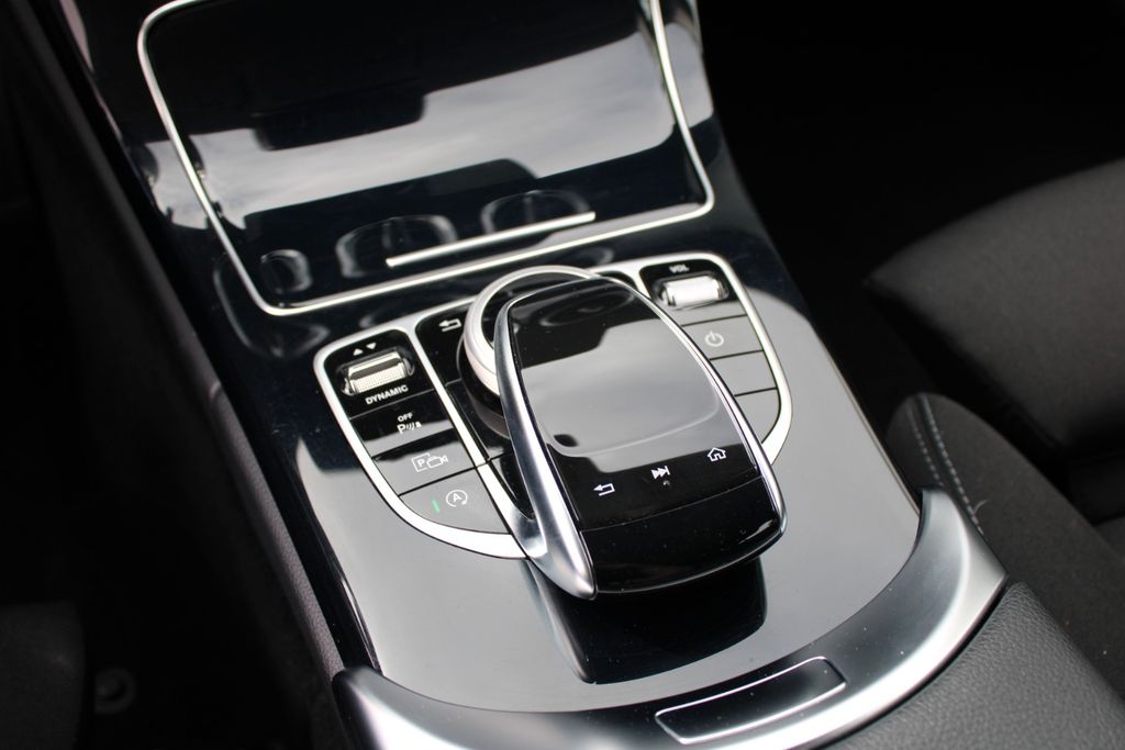MERCEDES-BENZ C 220 d T LED AUT SHZ KAM NAVI PDC