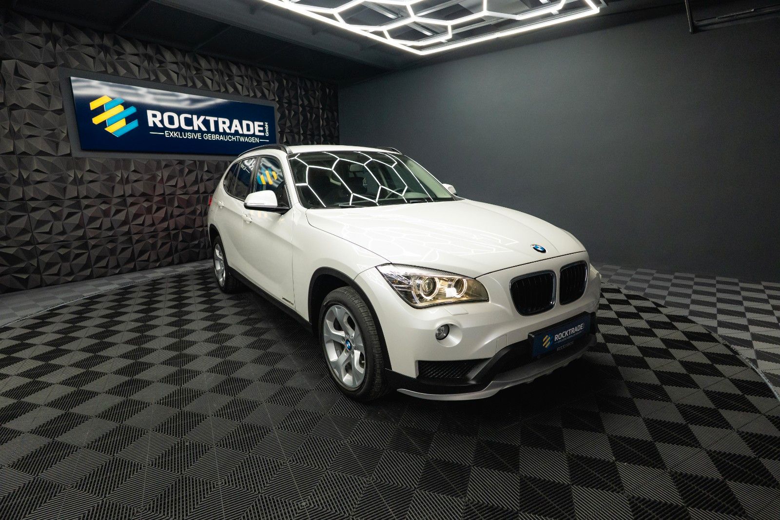 Fahrzeugabbildung BMW X1 xDrive20d Sport Line Autom. Bi-Xenon*Perlmutt