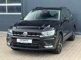 Volkswagen Tiguan Comfortline 4Motion*DSG*AHK*PDC*SHZ*2.Hd* - Volkswagen Tiguan mit Diesel-Antrieb: Schwarz, Bordcomputer