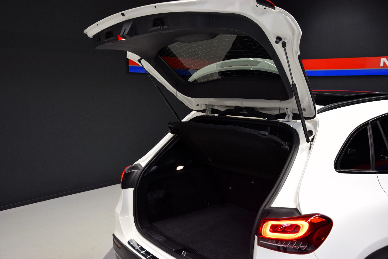 Fahrzeugabbildung Mercedes-Benz GLA 200 4Matic AMG-Line ACC Pano Kamera Night