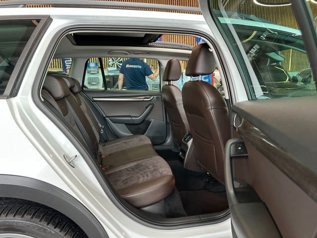 Skoda Octavia Scout*ACC*NAVI*AHK*PANO*2-Zonen*