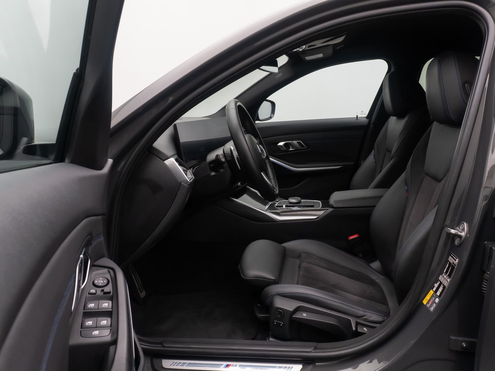 Fahrzeugabbildung BMW 330e xD MSport Kamera HUD DAB AHK Komfort 19Zoll