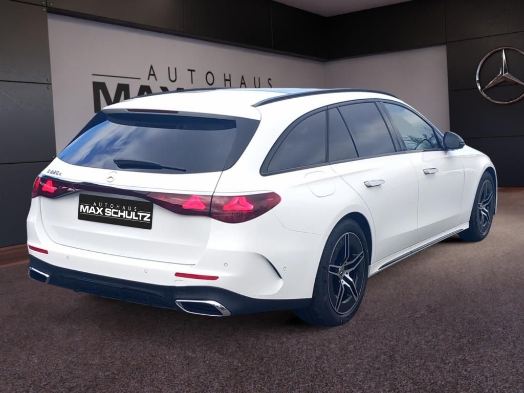 Fahrzeugabbildung Mercedes-Benz E 220 d T AMG*Night*Pano-Dach*Distr*PDC*360°*AHK