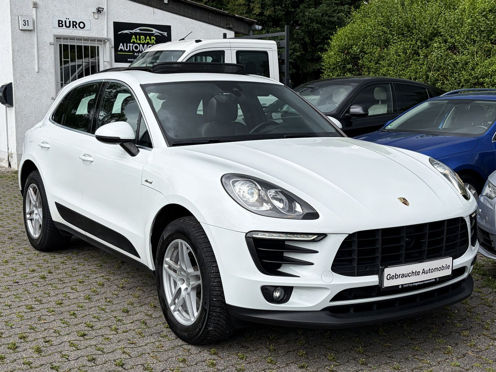 PORSCHE Macan