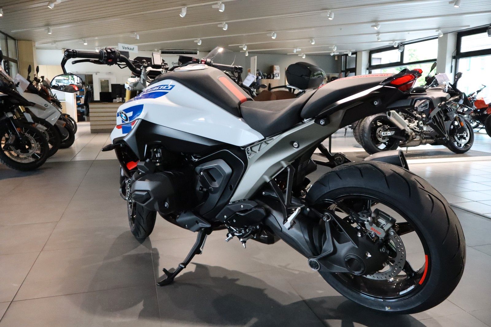 Fahrzeugabbildung BMW R1300R Style Performance