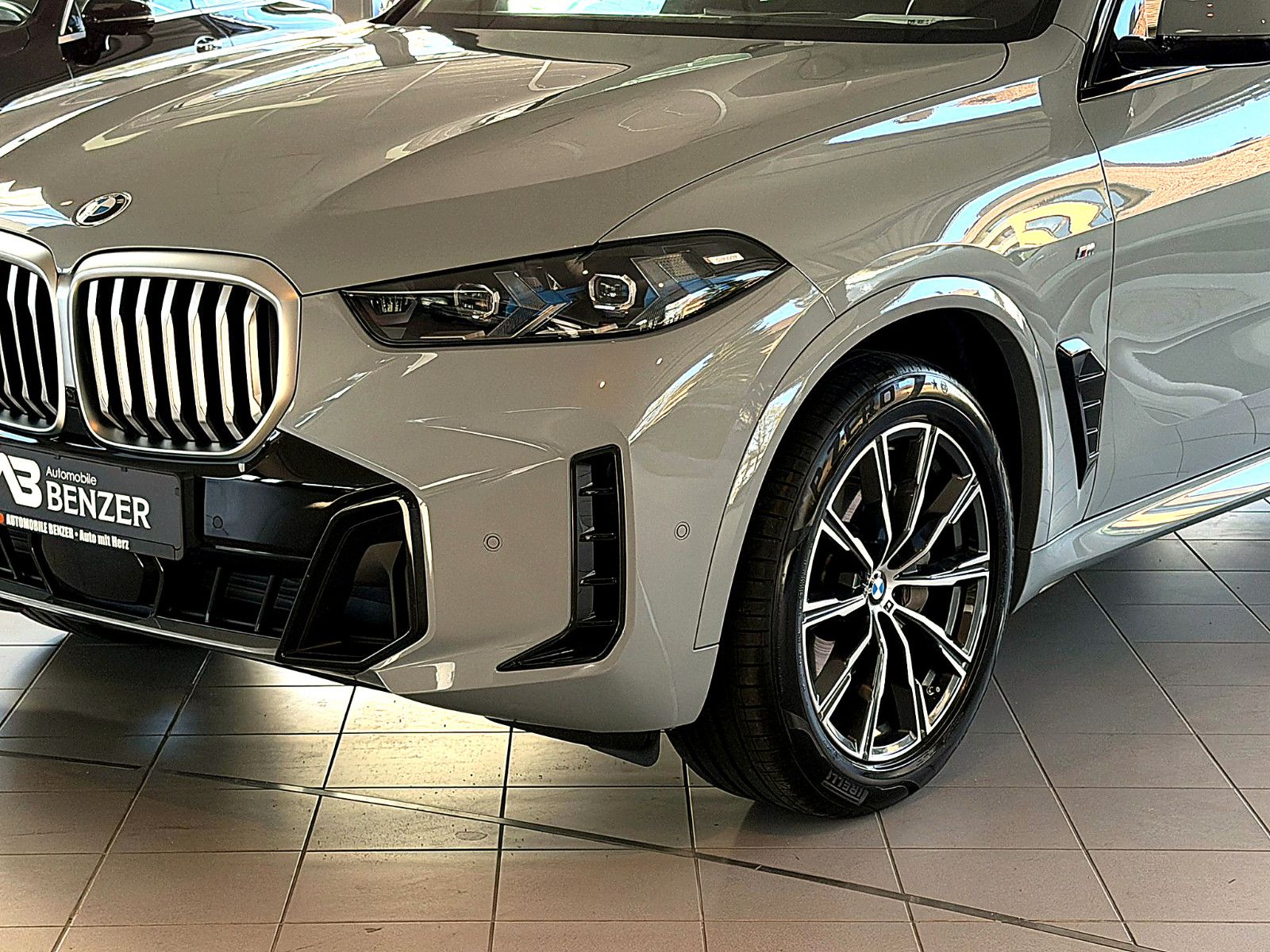 Fahrzeugabbildung BMW X5 30 d xDrive M Sport/HEAD-UP/360°/SOUND/AMBIEN