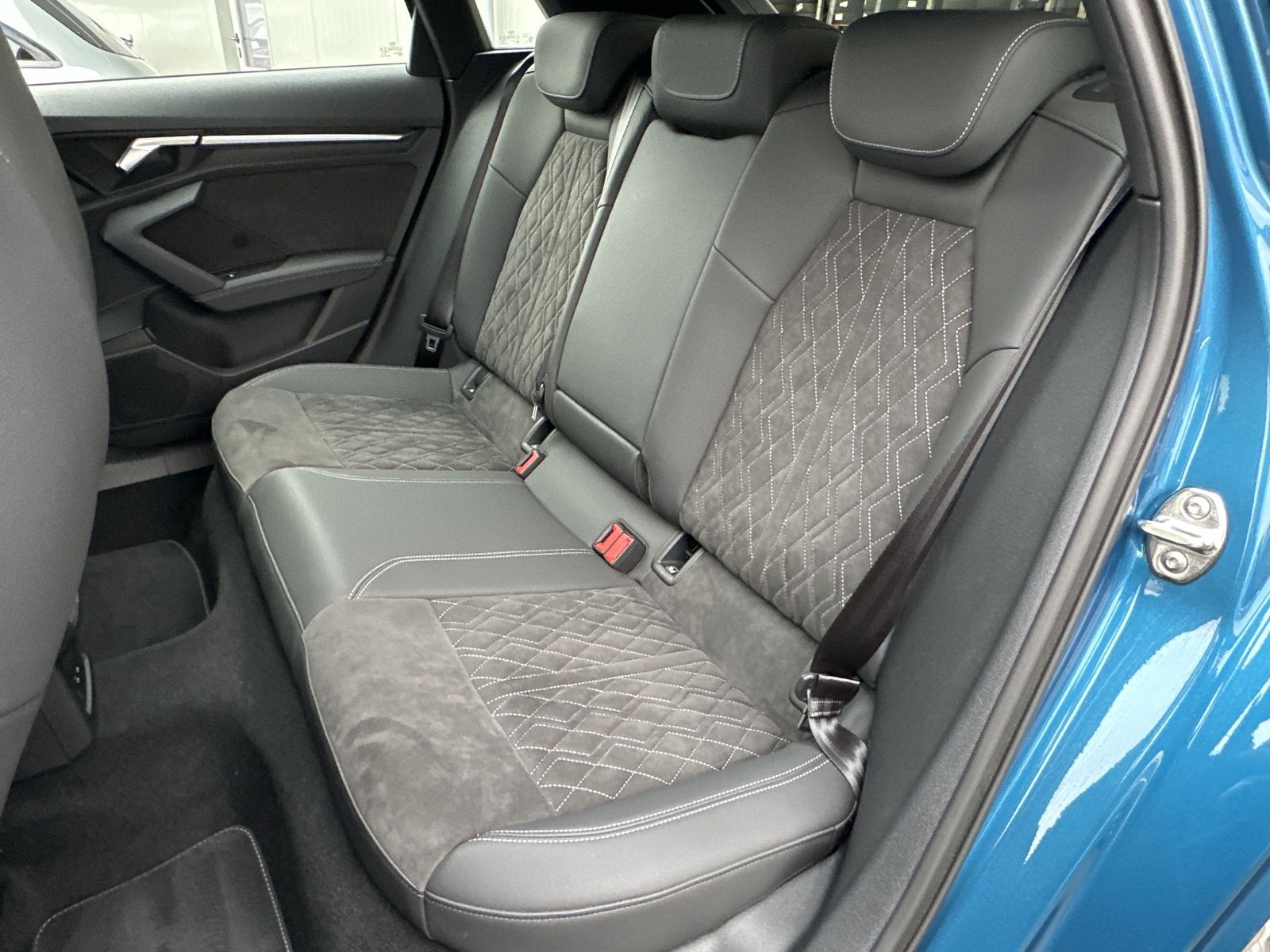 Fahrzeugabbildung Audi A3 SpB 35 TDI Aut. S-Line NAV+LED+ACC+V-COCKPIT