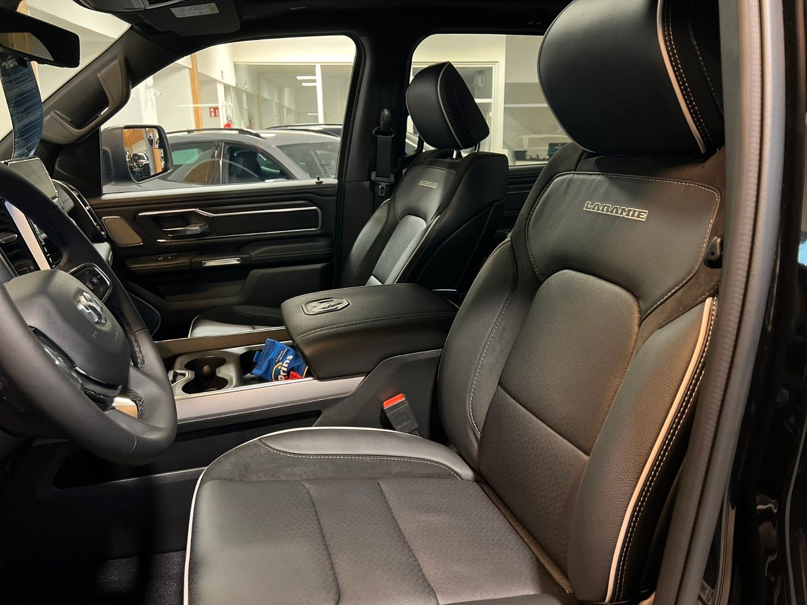 Fahrzeugabbildung Dodge RAM 1500 Laramie Night Premium, LUFT*AKTION*