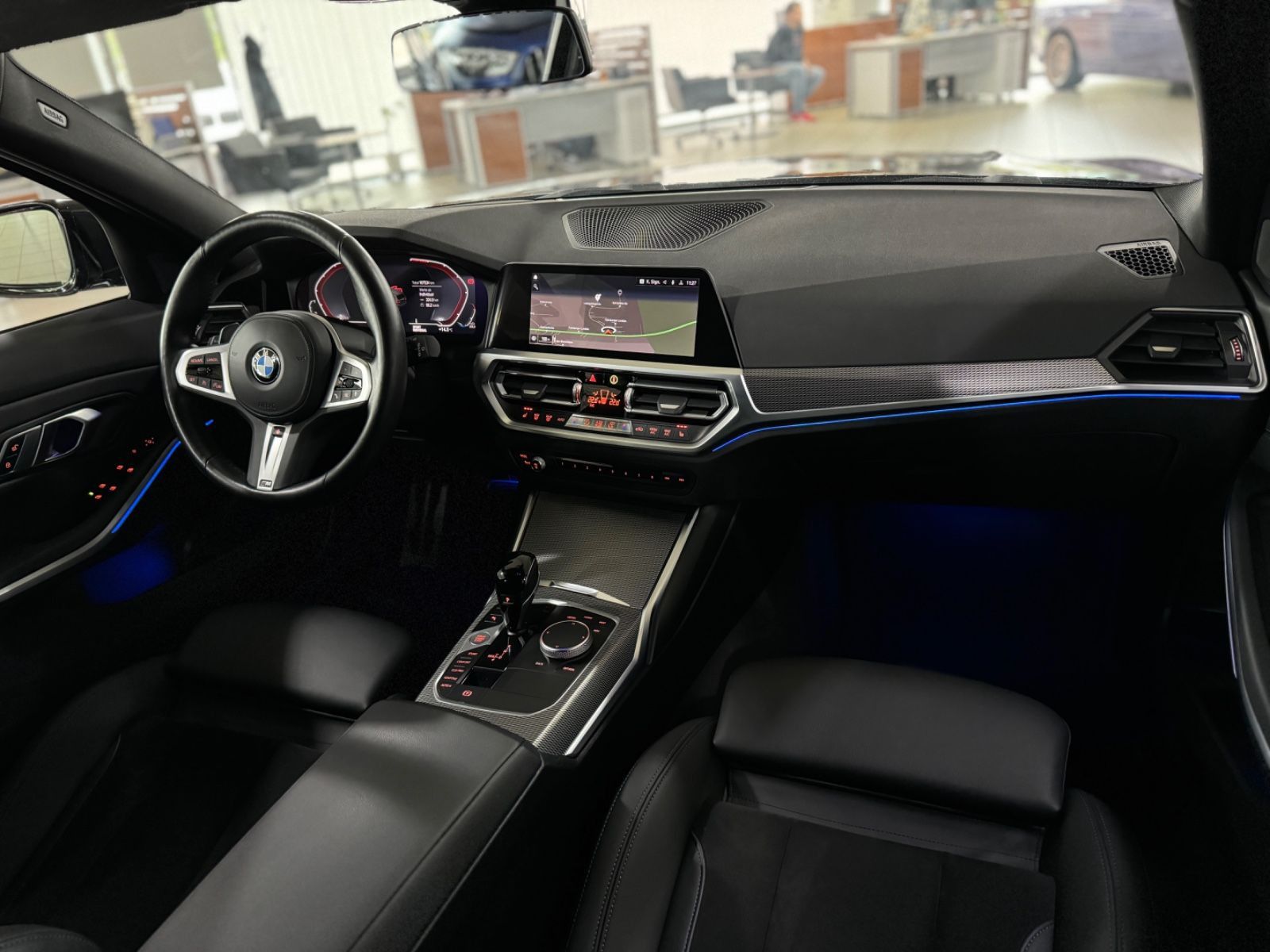 Fahrzeugabbildung BMW 330d M Sport Kamera Laser HUD DAB HiFi Komfort