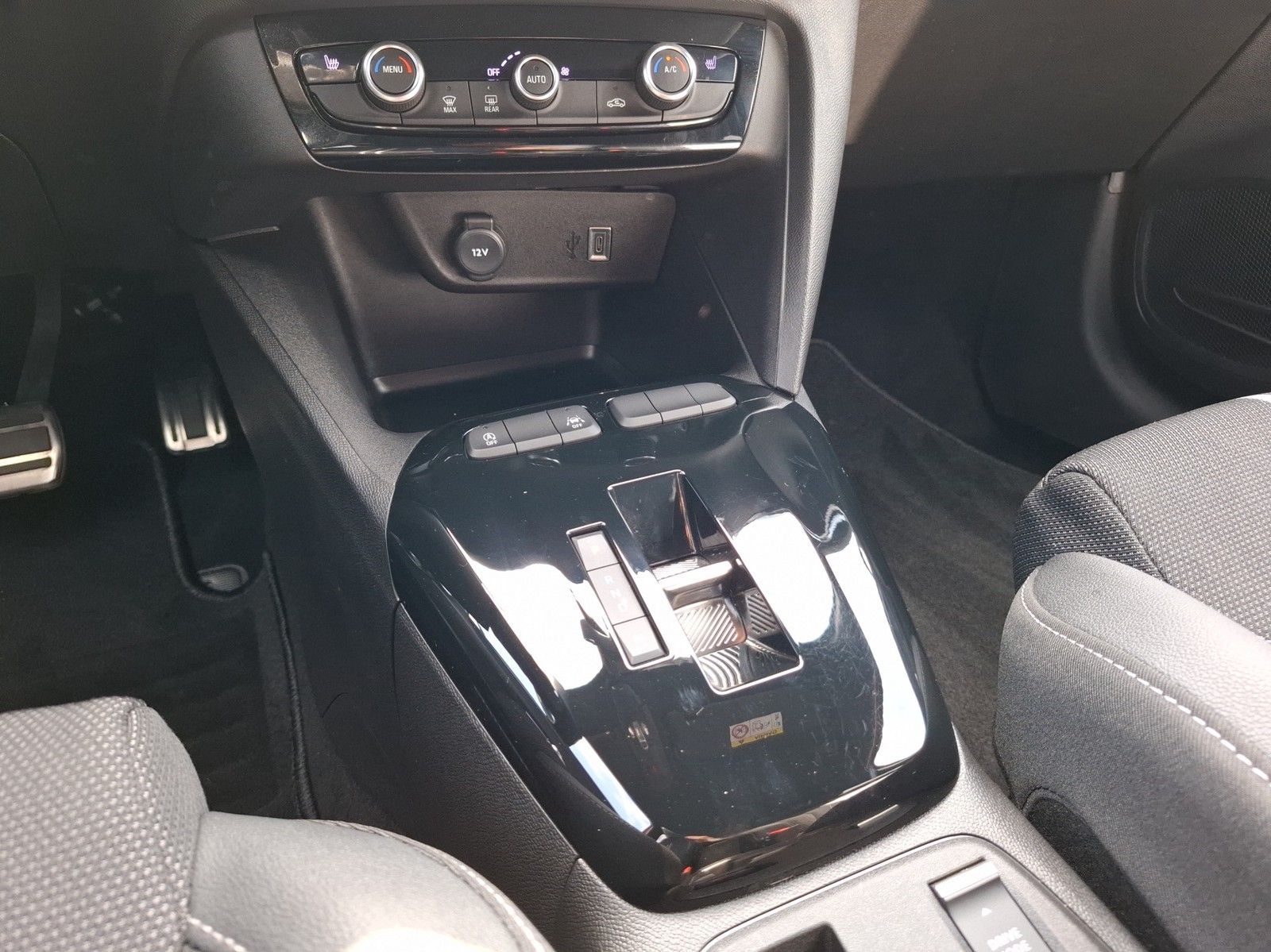 OPEL Corsa F 1.2 Turbo GS AUTOMATIK / LED / NAVI / SI - Image 14