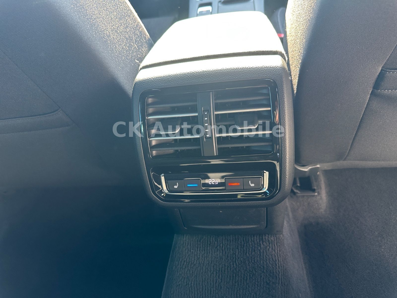 Fahrzeugabbildung Volkswagen Passat Variant Comfortline 2.0TDI/DSG/LED/AHK