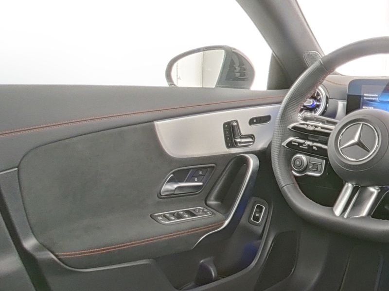 Fahrzeugabbildung Mercedes-Benz CLA 200 AMG Plus*Pano*HUD*Distro*AHK*Night*360°*