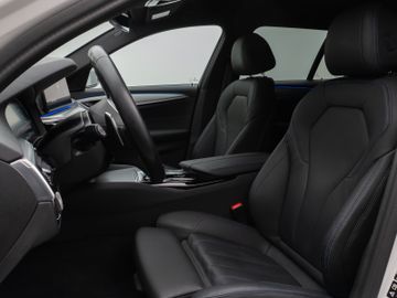 Fahrzeugabbildung BMW 540d xD Tour M Sport HUD HiFi Laserlicht 19``