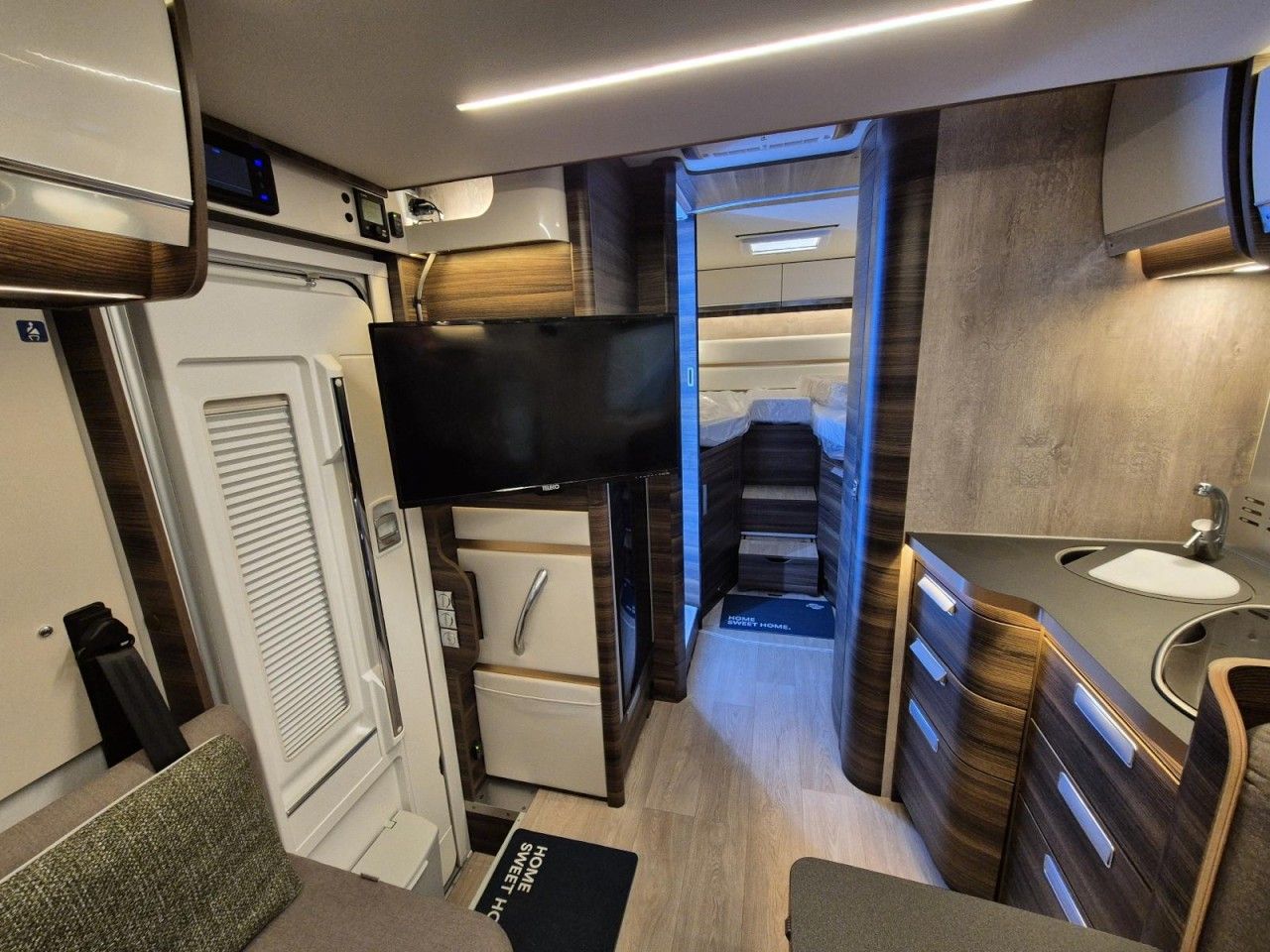 Fahrzeugabbildung Laika ECOVIP L 4009 DS Heavy Klima Radträger Face2Face