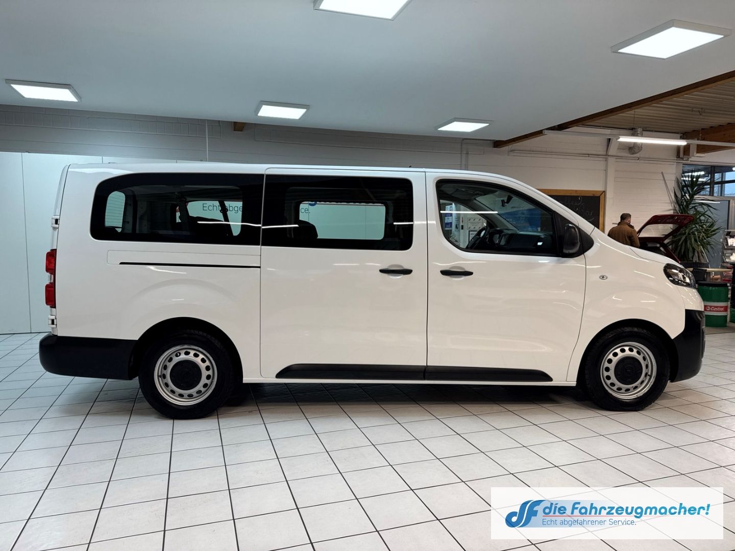 Fahrzeugabbildung Opel Vivaro L Apple CarPlay Android Auto Musikstreami