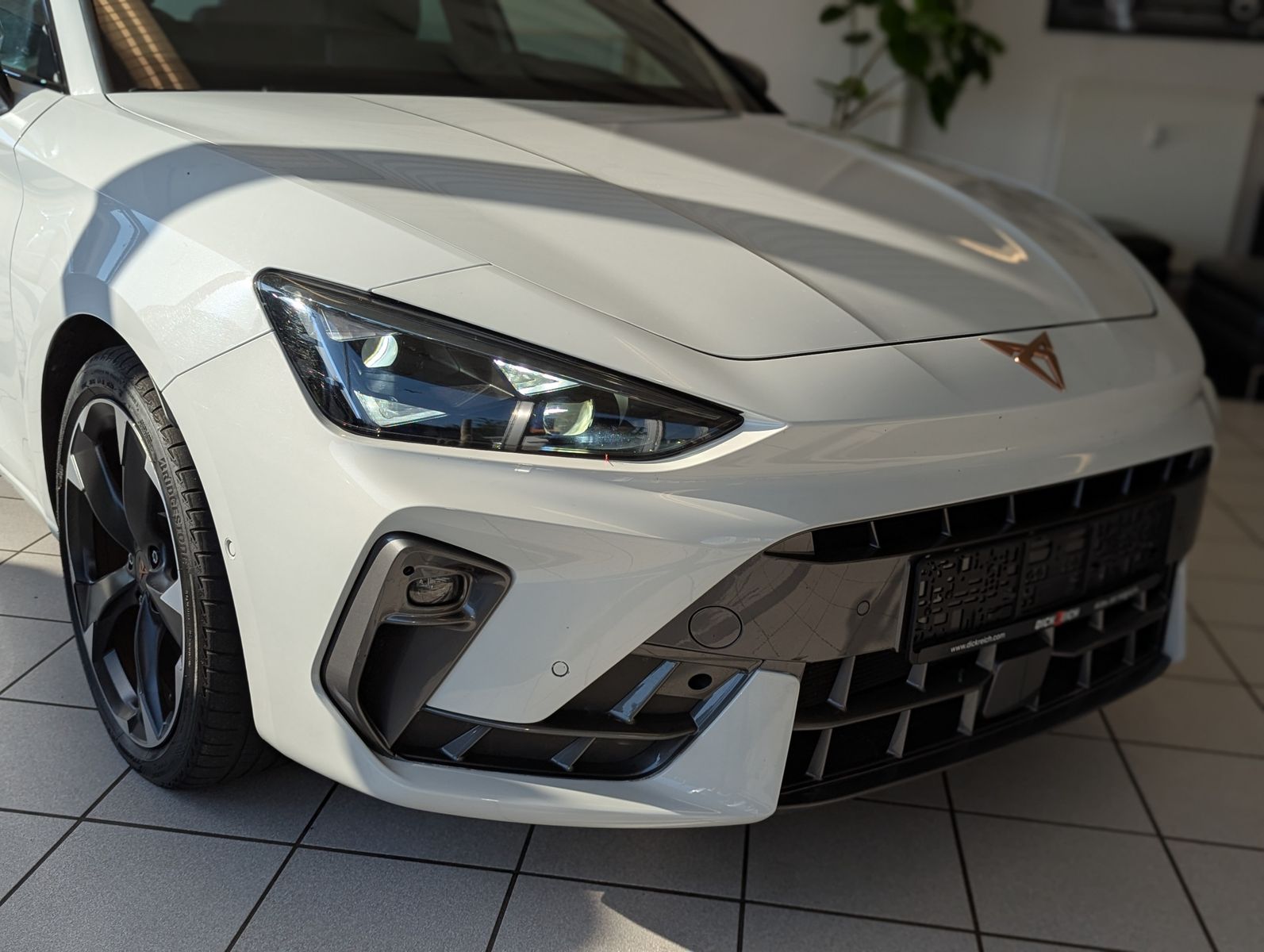 Fahrzeugabbildung CUPRA Leon 1.5 e-Hybrid Matrix Edge-Intelligent-Paket