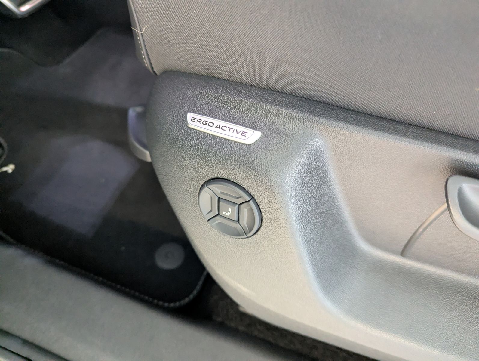 VW Tiguan 2.0TDI R-Line 4M Pano Black AHK Matrix 20 - Image 24