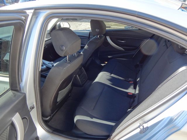 Fahrzeugabbildung BMW 320i Advantage/LED/Navi/84TKM/Automatik/
