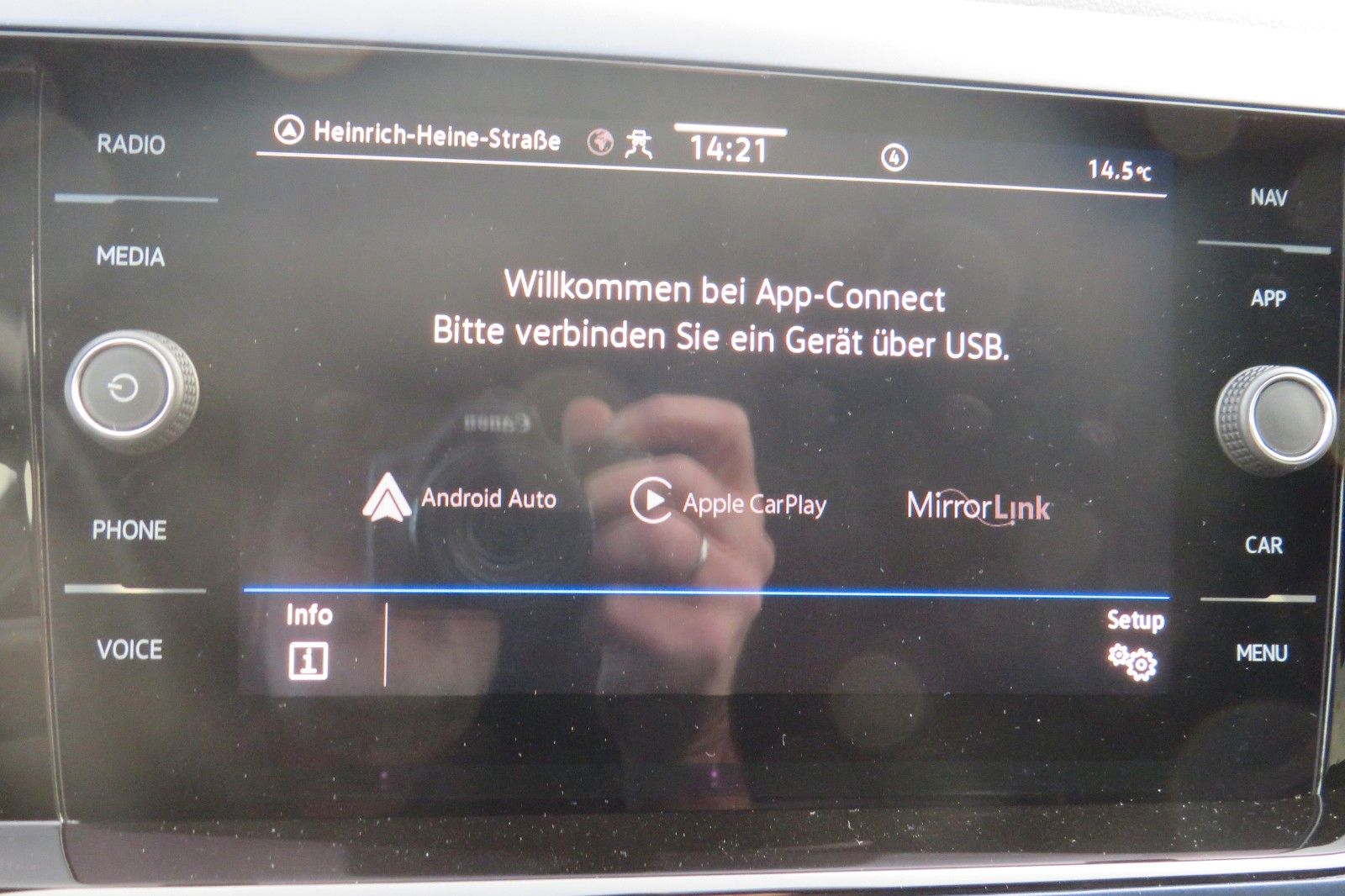 Fahrzeugabbildung Volkswagen Polo United KAMERA SITZH. NAVI KEYLESS APP-CON 1