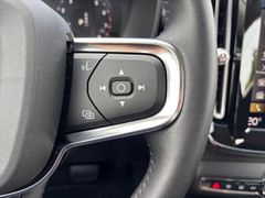 Fahrzeugabbildung Volvo XC40 T3 Geartronic Momentum Pro H/K 360° 1.HAND