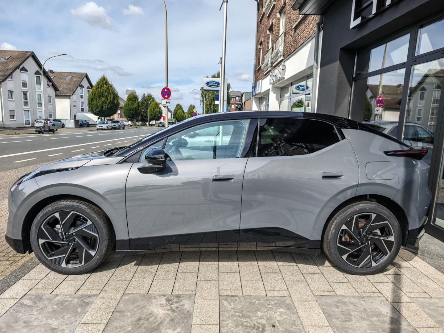 Lynk & Co 02