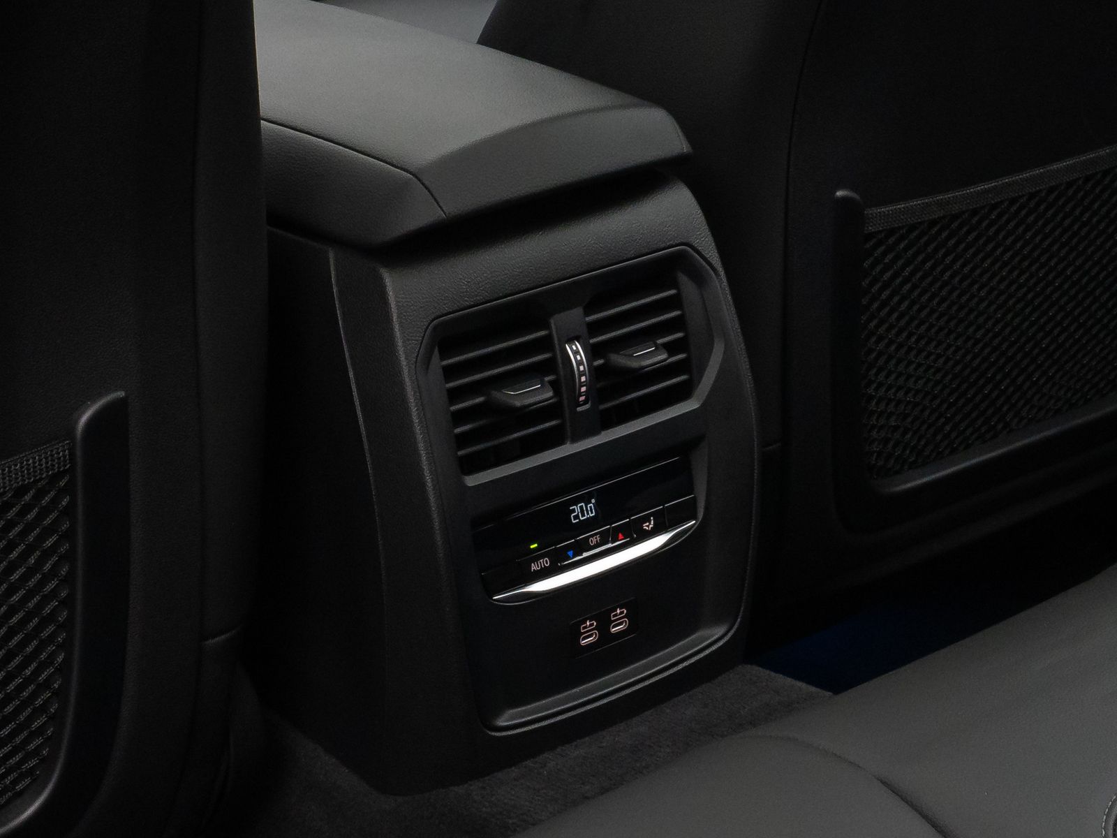 Fahrzeugabbildung BMW 330e xD SportLine Pano Kamera Laser HUD DAB HiFi