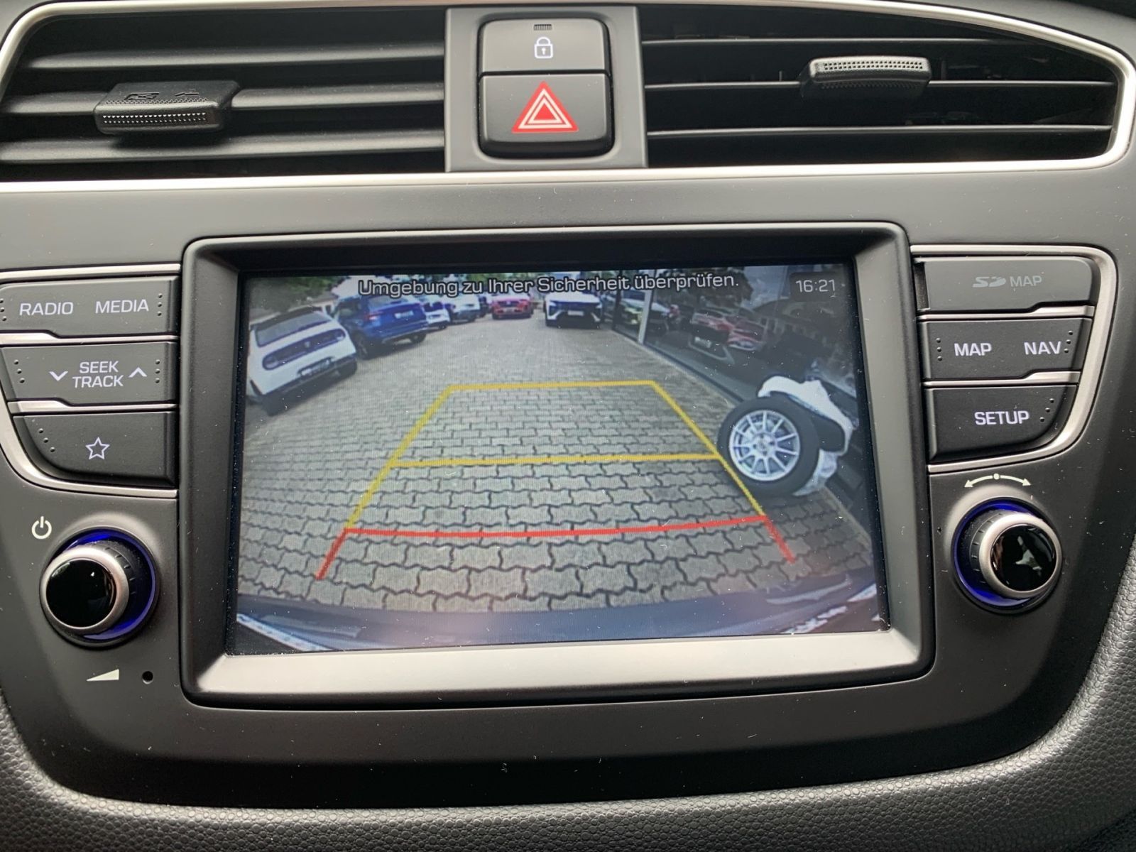 Fahrzeugabbildung Hyundai i20 Active 1.0 Trend Navi Kamera Sitzheizung