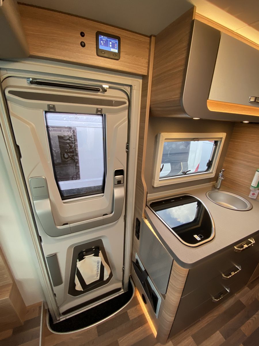 Fahrzeugabbildung Weinsberg CaraCore 650 MEG Aguti, 180 PS, Automatic, 4,4t