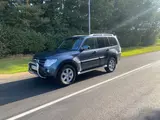 Mitsubishi Pajero 3,2 DI-D Intense Automatik Intense - blaue Mitsubishi Pajero