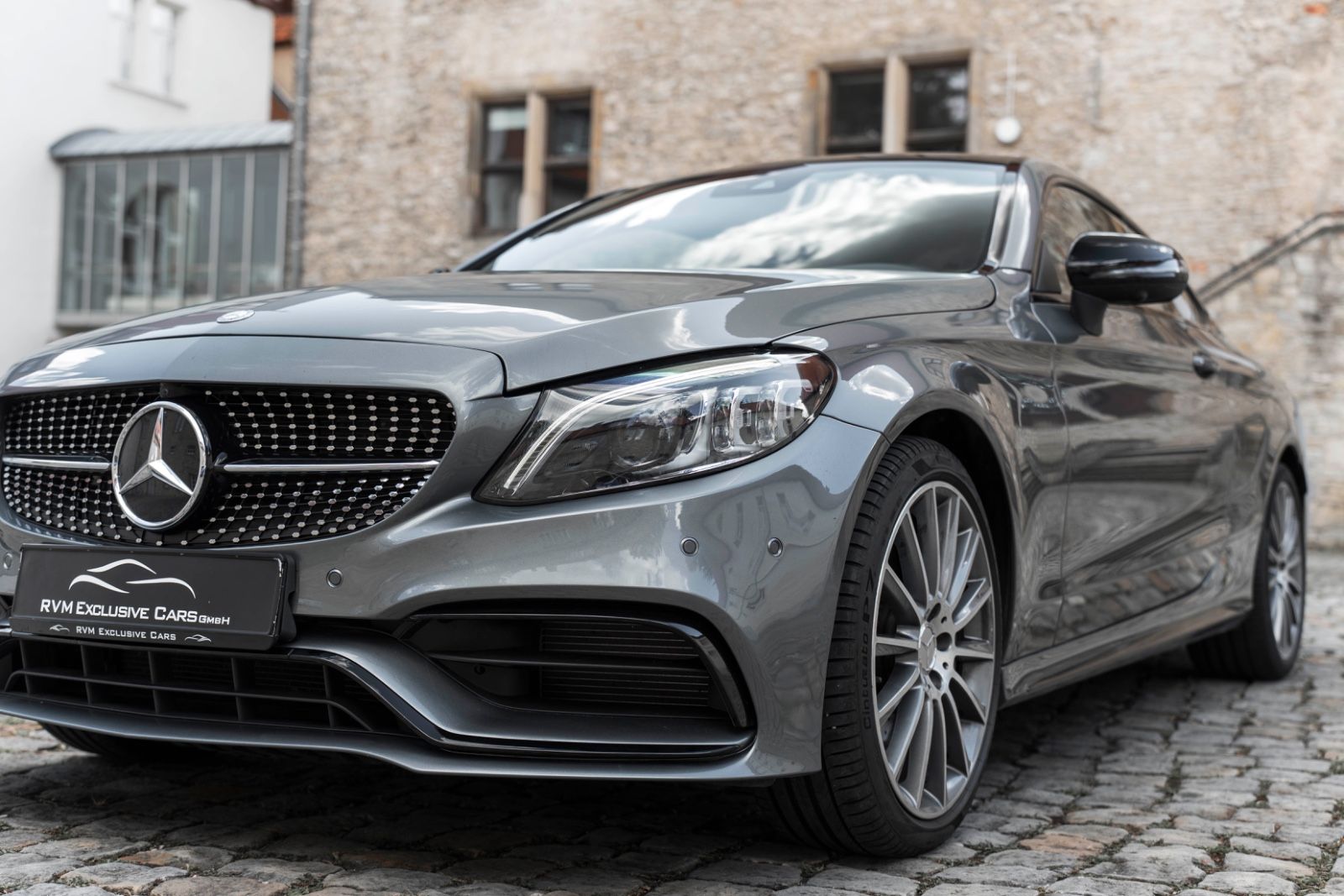 Fahrzeugabbildung Mercedes-Benz C 220d Coupe AMG BURMESTER 360° CARPLAY LED