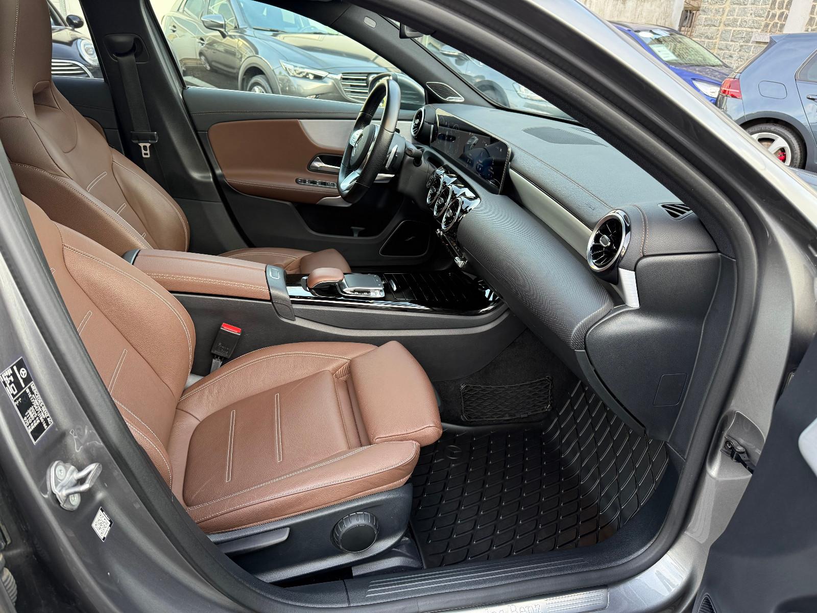 Mercedes-Benz A250 4-MATIC AMG-LINE LEDER PANO KAMERA LED NAVI
